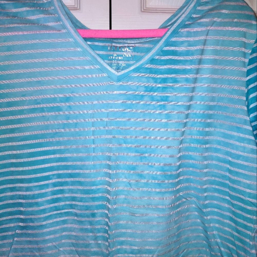 WOMEN'S SZ 2X SHORT SLEEVE TOP IN A BEAUTIFUL TEAL!